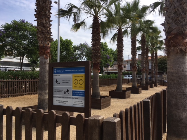 Zona d'esbarjo per a gossos de la plaa de Santa Maria