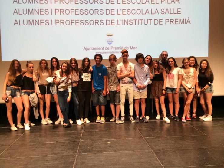 Representants dels projectes de tots els centres escolars amb el regidor de Joventut, Eloi Maristany