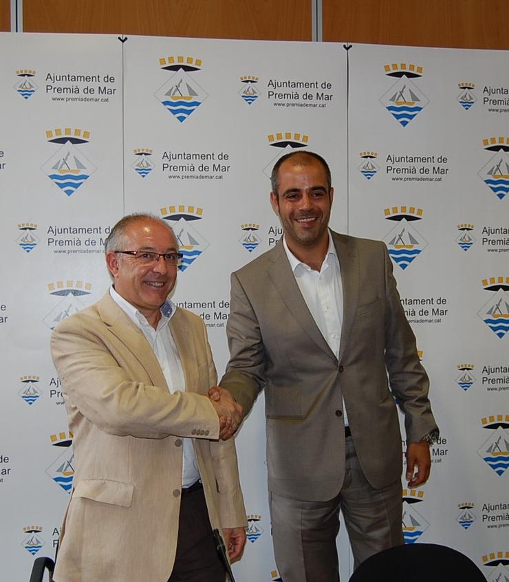 Acord CIU-PSC (encaixada mans)