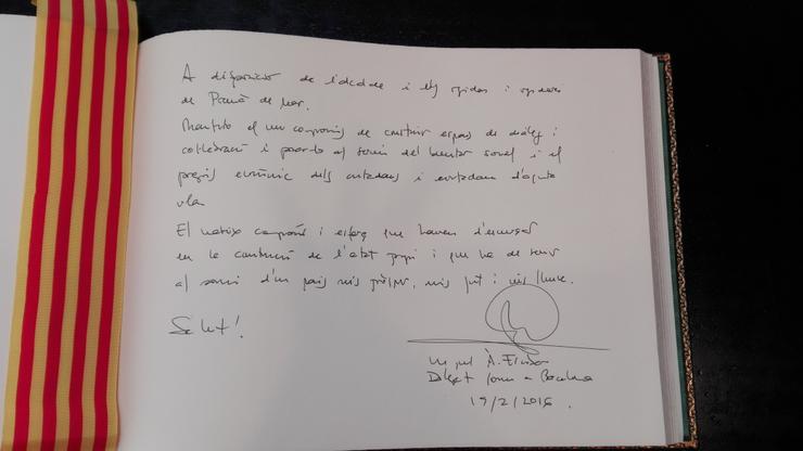 El delegat del govern ha signat el Llibre d'Honor