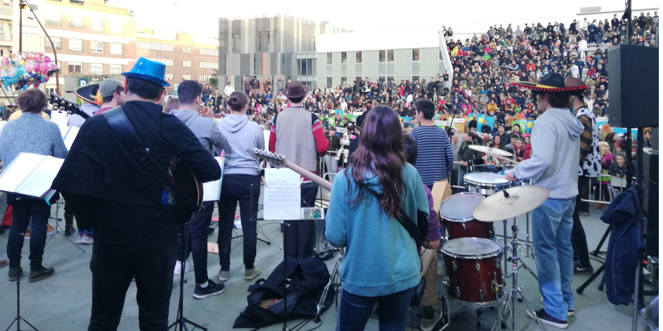 Actuaci de l'Escola de Msica a la plaa dels Pasos Catalans