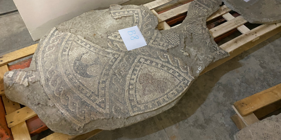 Fragment d'un dels mosaics romans retornats a Premi de Mar