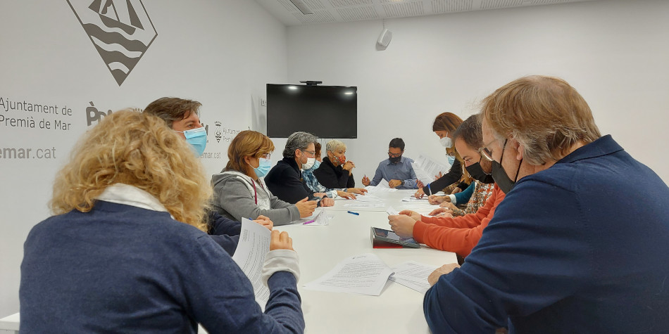 Moment de la signatura del conveni amb les escoles