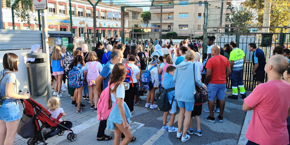 Entrada a l'escola Sant Cristfol aquest mat