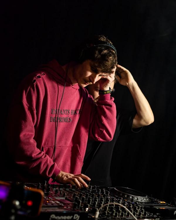 Dj Cruzz a Decibels