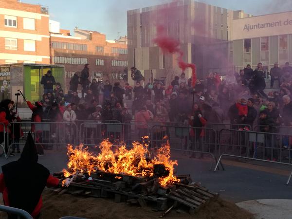 Encesa de la foguera i enterrament de la sardina